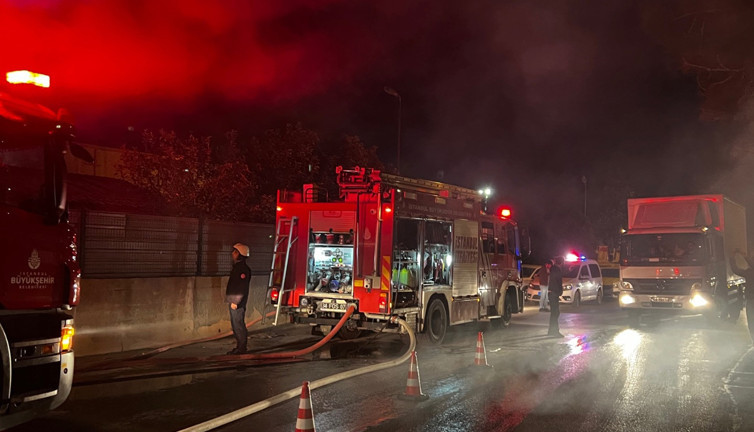 Maltepe'de işçilerin kaldığı konteynerde yangın