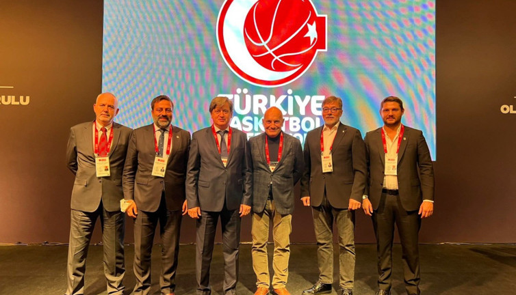 Beşiktaş yönetiminden Erman Kunter'e büyük ayıp. Kunter yerine Hidayet Türkoğlu'nu desteklediler