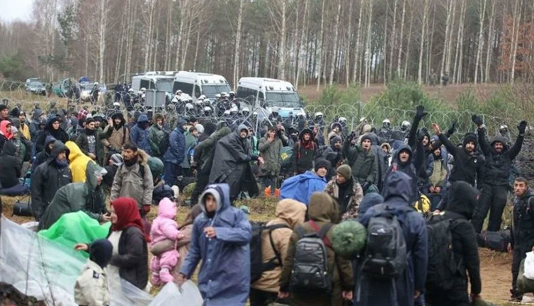 Vicdansız Fransız siyasetçiden skandal sözler: Göçmenlerin donarak ölmelerinde sakınca yok