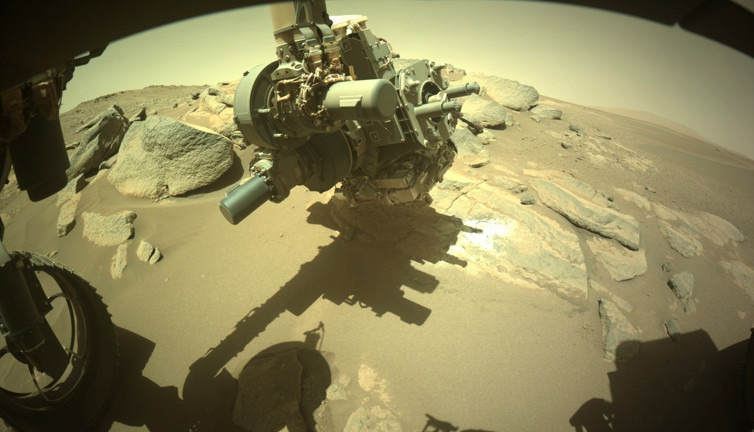 Keşif aracı Mars'ta hiç kimsenin görmediği bir şey buldu