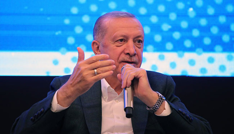 Erdoğan'dan soru soran gence: Öyle bir yerden vurdun ki Müslüm Baba gibi damardan girdin