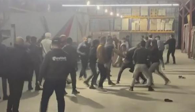 Yumruk ve tekmeli kavga