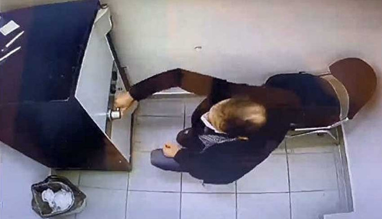 Çalıştığı döviz bürosunu 3 Milyon TL soydu