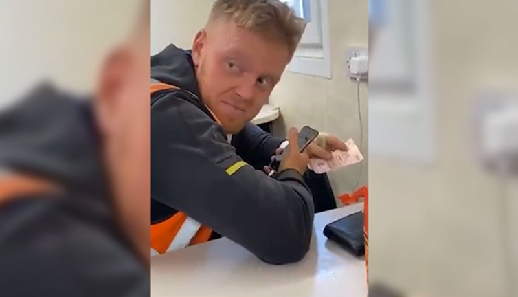 Sakatlandığı için futbolu bırakan Terry Kennedy tam 1 milyon sterlin kazandı