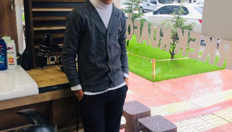 Berberde çıraklık yapan 14 yaşındaki çocuk işçiyi "yanlış tıraş" için demir copla dövdü!