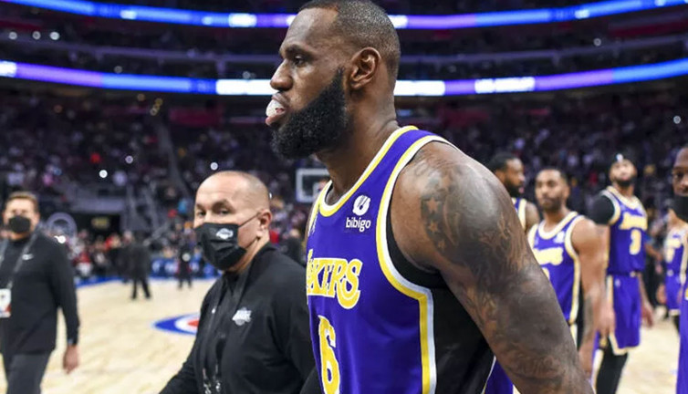 LeBron James, kariyerinde ikinci kez oyundan atıldı