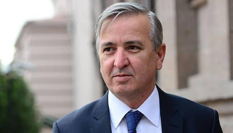 Erdoğan'ın eski metin yazarı Aydın Ünal Saray'a ateş püskürdü. Çıkış yolunu gösterdi