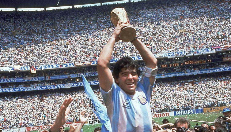 Maradona kalbi olmadan gömüldü