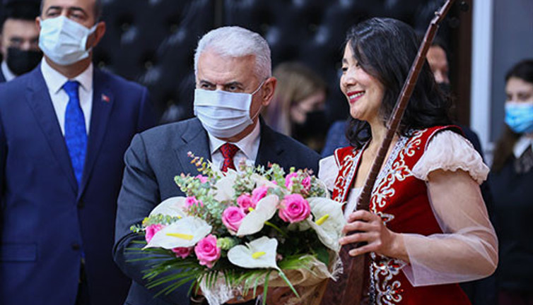 Aksakal Binali Yıldırım Turan'ı bakın kimlerle kuruyor! İktidarın minicik ortağı manşetten duyurdu