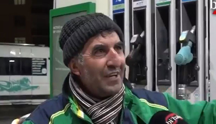 Akaryakıt işçisinden filozoflara taş çıkaracak kuyruk yorumu. AKP'li vekil araç bolluğundan demişti