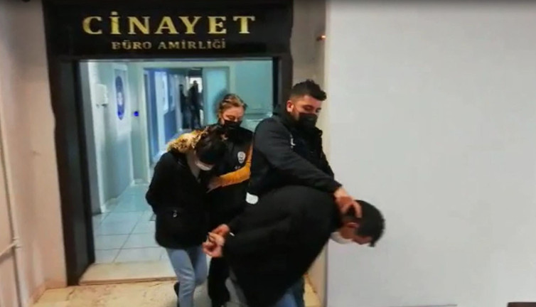 Cinayetten 10 gün sonra kız arkadaşıyla saklandığı evde yakalandı