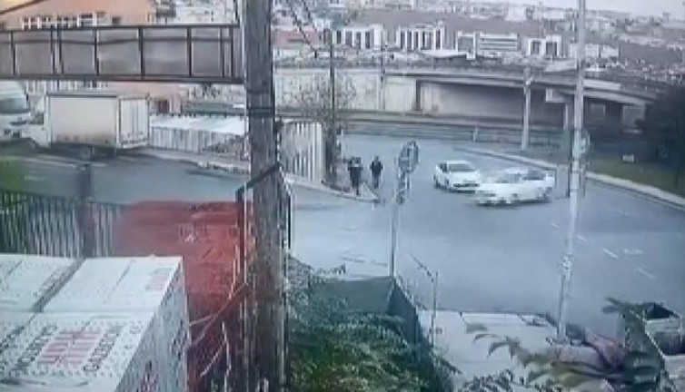 Dur ihtarına uymayan şüphelileri polisler böyle kovaladı