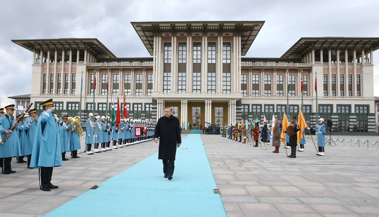 Saray'a kötü haberi eski anketçisi verdi