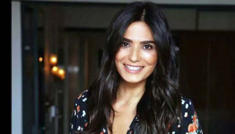 Hatemi ailesinin eski gelini avukat Aslı Çelik Hatemi susayınca su istedi getirilen suyu içti. Bir anda yere yığıldı içtiği bakın ne çıktı