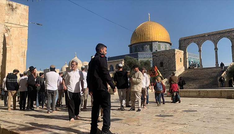 Yüzlerce fanatik Yahudi'den Mescid-i Aksa'ya baskın