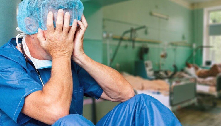 Acil olmayan hasta 'beni bekletti' diyerek ameliyattaki doktoru CİMER'e şikayet etti. Doktordan savunma istendi!