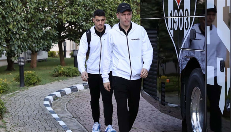 Beşiktaş, Dortmund maçı için Almanya'ya gitti