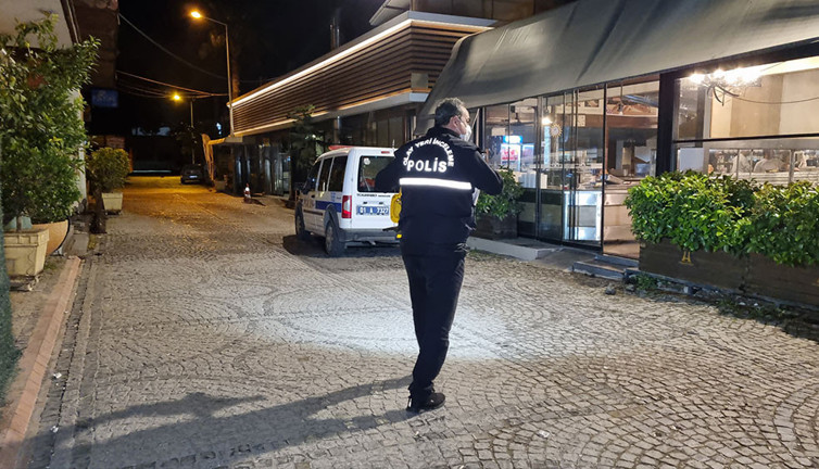 Sokak ortasında bıçaklı kavga: 2 yaralı