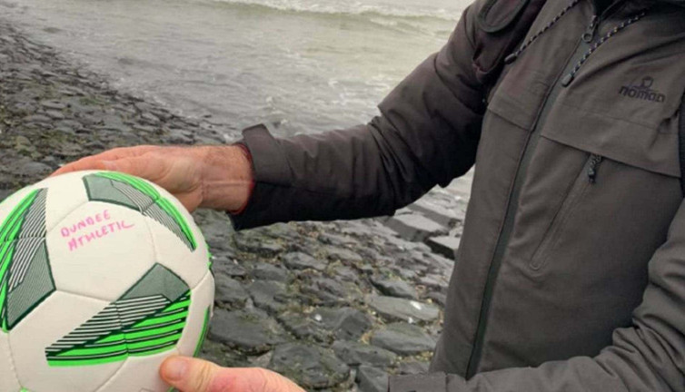 İskoçya Amatör Ligi futbolcusu şutu attı top başka ülkeye gitti! Tam 650 km giden top bakın nereden çıktı