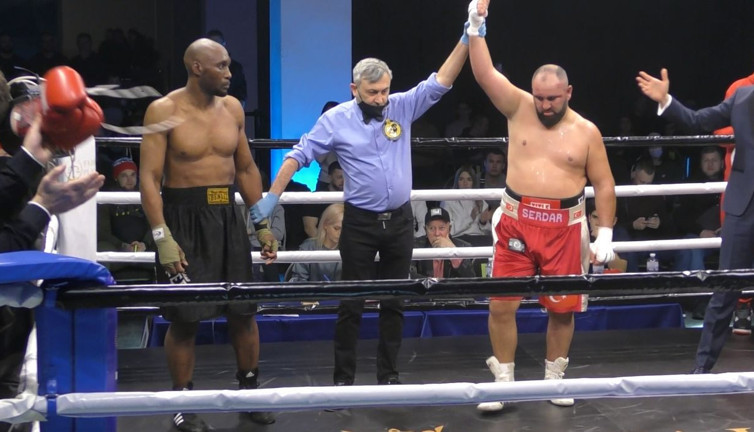 Serdar Avcı, Mike Tyson'ı nakavt eden boksöre ringi dar etti