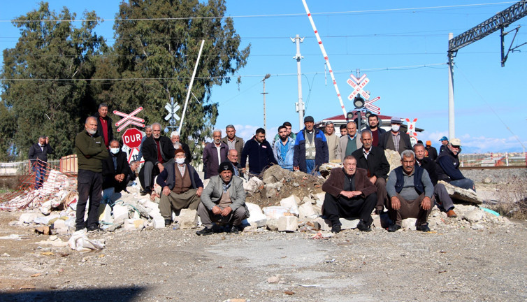 Belediye yolu sattı mahallelinin yolu 4 km uzadı! Bu bir Deli Dumrul haberi değildir