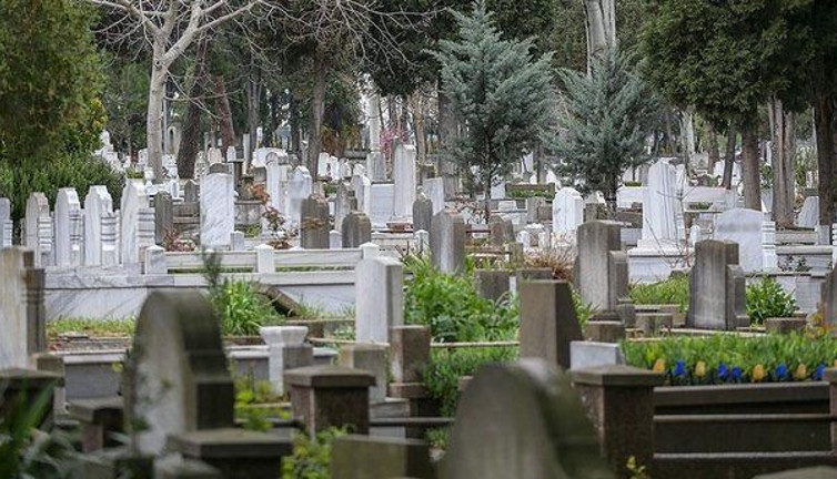 AKP'li belediye mezarlara zam yaptı