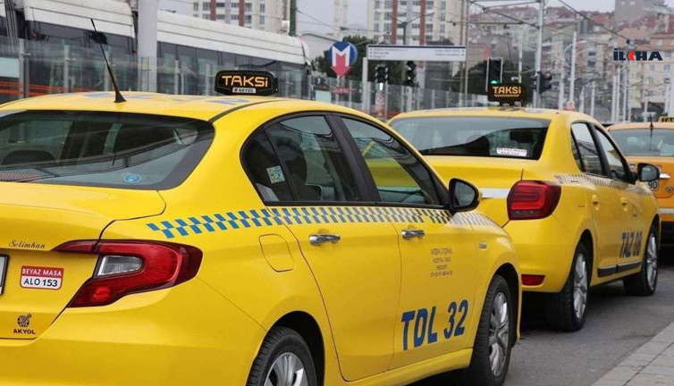 İBB'nin minibüsleri taksiye dönüştürme kararına durdurma