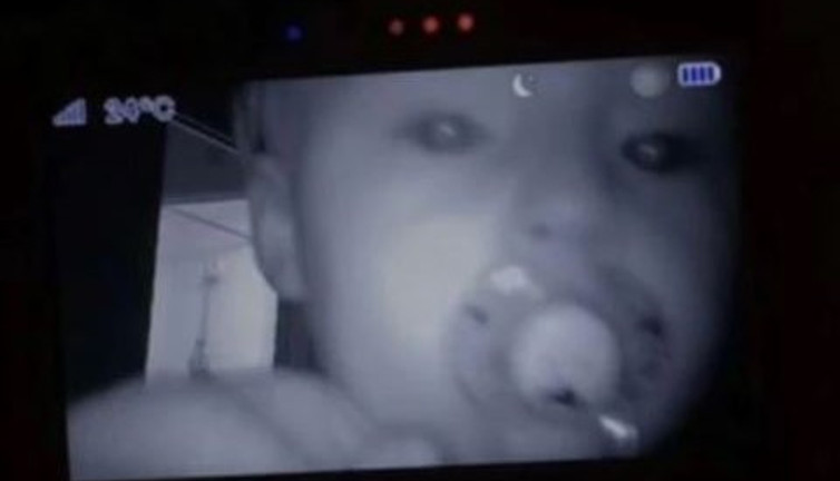 Her gece saat 2'de aniden uyanan Freddie bebeğin sırrı ortaya çıktı! Gizemli olay aileyi dehşete düşürdü