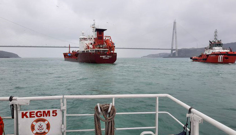 İstanbul Boğaz gemi trafiğine kapatıldı