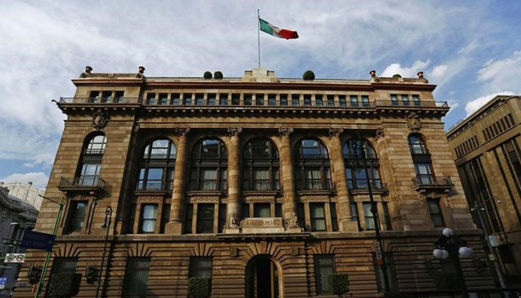 Bunlar da ekonominin kitabını okumamışlar. Meksika enflasyonu kontrol etmek için yıllar sonra faiz yükseltti