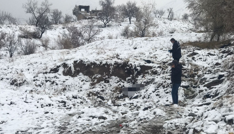 Boş arazide bir erkeğin cansız bedeni bulundu