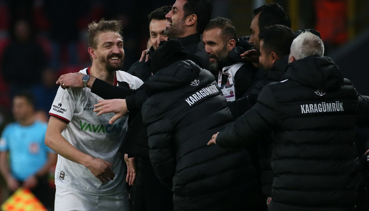 Karagümrük Caner Erkin ile güldü. Volkan Demirel teknik direktör olarak ilk maçına çıktı