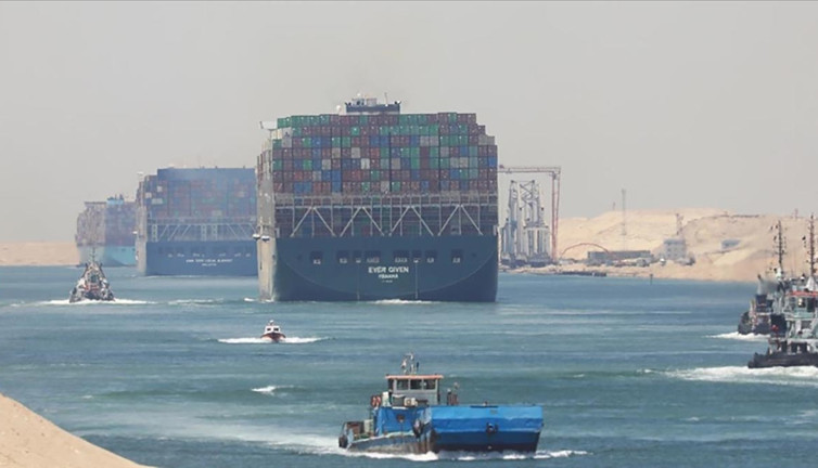 Süveyş Kanalı'nın 2021 yılı geliri 6 milyar doları buldu