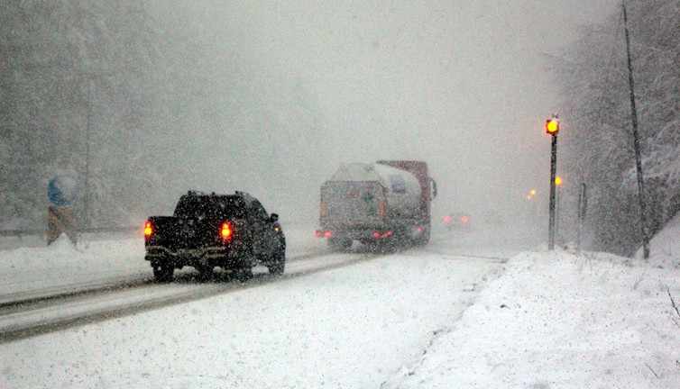 Bolu Dağı'nda kar yağışı ve sis engeli