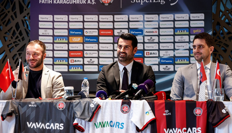 Fatih Karagümrük'te Volkan Demirel için imza töreni