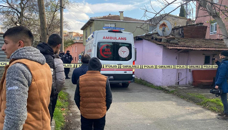 Gecekonduda kahreden yangın