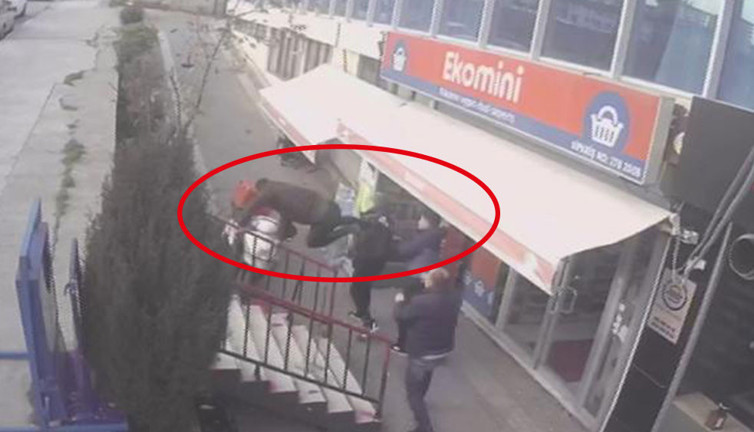 Esnaftan tırnakçılara fırçalı ve uçan tekmeli dayak. O anlar saniye saniye kaydedildi