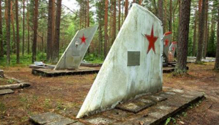 Her uçak yüzgecinin altında bir pilot yatmakta! Hepsinin ayrı bir hikayesi var