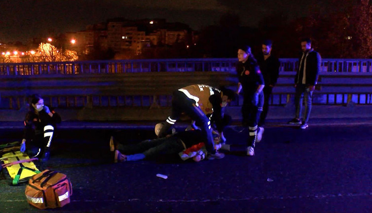 Motosiklet sürücüsü kaza yaptı: 2 yaralı