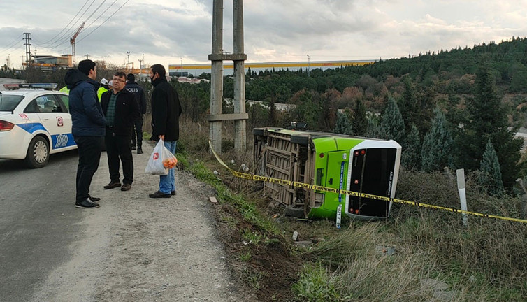 Halk otobüsü devrildi: 7 yaralı