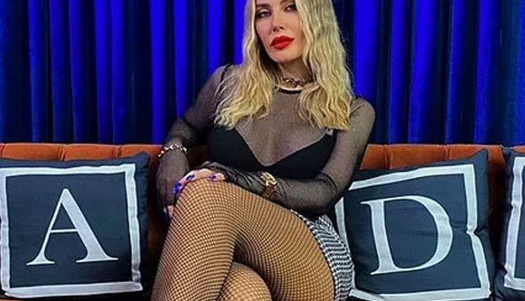 Ekranların olay kadını Hande Sarıoğlu’ndan bomba açıklama. Her programda tepkileri üzerine çekiyordu. Son programında ‘Taytımı çıkarayım mı’ demişti