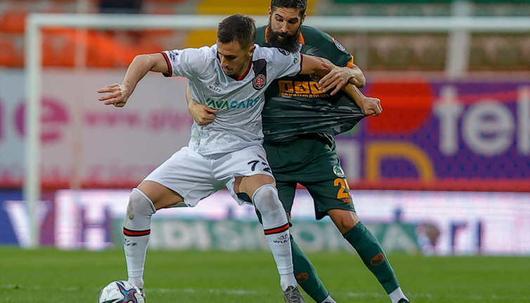 Alanya’da puanlar paylaşıldı. Volkan Demirel yine yenilmedi