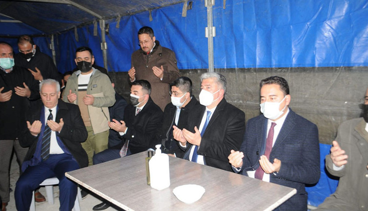 DEVA Partisi Genel Başkanı Ali Babacan’dan Ceyhan’da taziye ziyareti