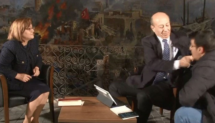 İHA muhabirini tokatlaması büyük tepki çekmişti. Olayın ardından Muharrem Sarıkaya bakın kimi suçladı