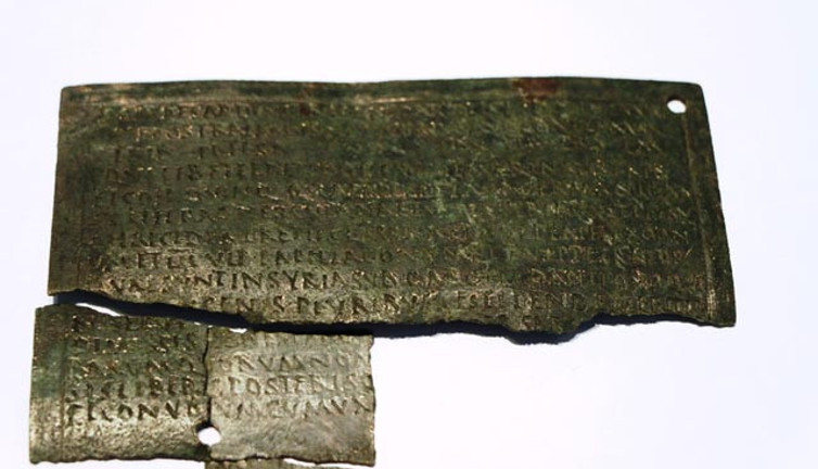 Perre Antik Kent'inde 1898 yıl öncesine ait bronz askeri diploma bulundu