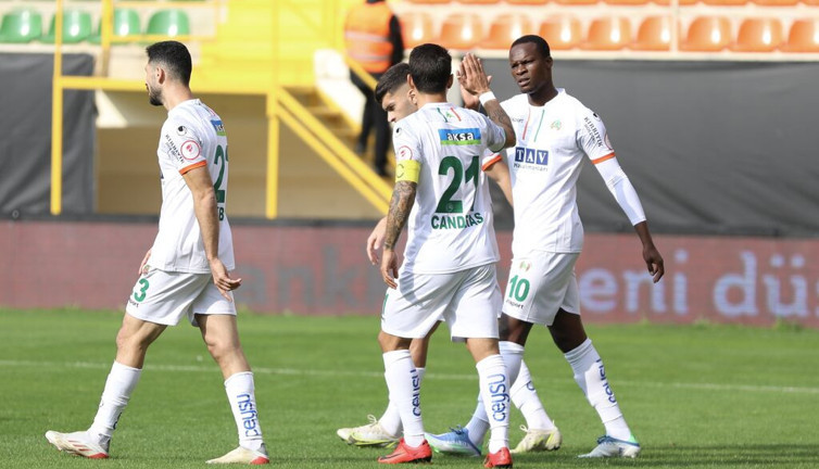 Babacar şov yaptı Alanyaspor kupada rahat turladı