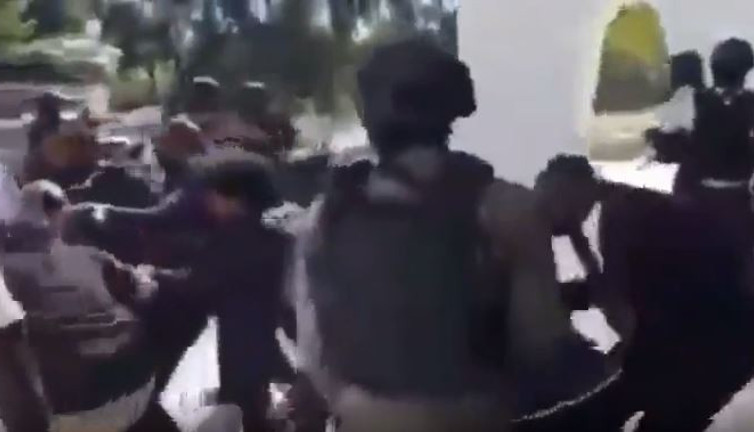 Başbakana suikast girişimi. Çatışma anları kameralara yansıdı