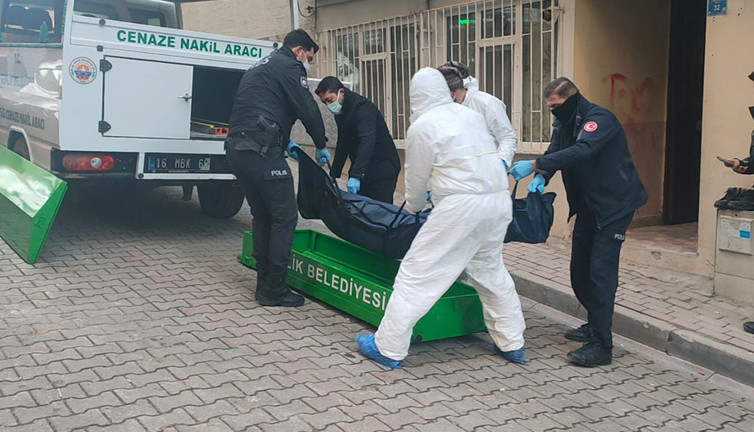 Oğluna tokat attı diye arkadaşını öldürdü