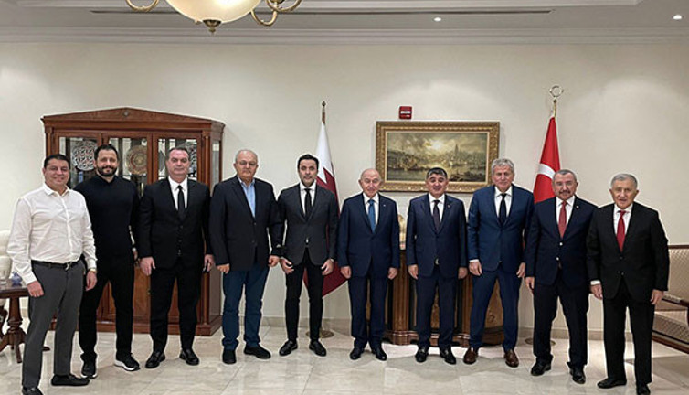 Bütün akrabalarını belediyede çalışan Tevfik Göksu'nun kardeşi Doha Büyükelçisi çıktı. Mahallenin delisi Bilgin Gökberk yakaladı. TFF hatıra fotoğrafı çektirdi