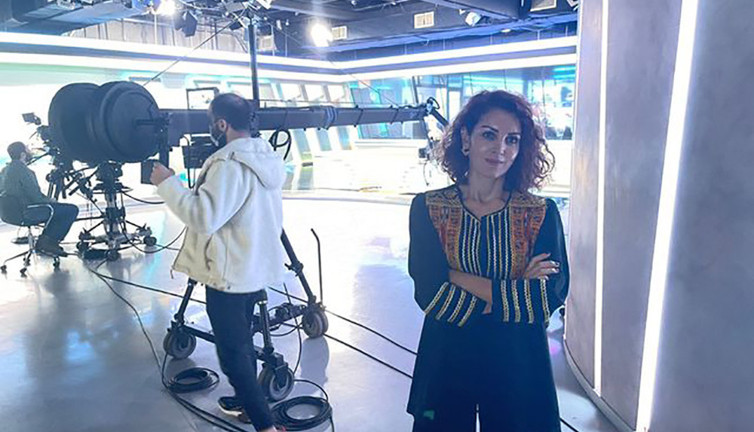 Nagehan Alçı Ciner stüdyolarındaki Suriye TV'yi ziyaret etti. Öve öve bitiremedi